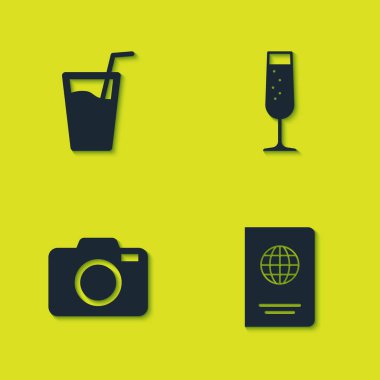 Bardağı suyla, pasaportla, fotoğraf makinesiyle ve şampanya ikonuyla hazırla. Vektör.