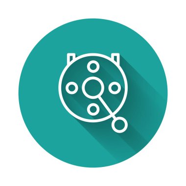 Uzun gölgeli izole edilmiş balık ikonu için beyaz halat makarası. Balık bobini. Balık oltası. Yeşil daire düğmesi. Vektör.