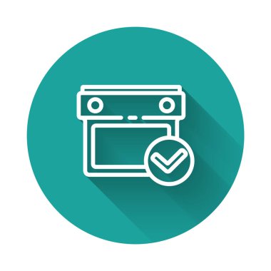 İşaretleme simgesine sahip beyaz çizgi takvimi uzun gölgeli izole edildi. Yeşil daire düğmesi. Vektör.