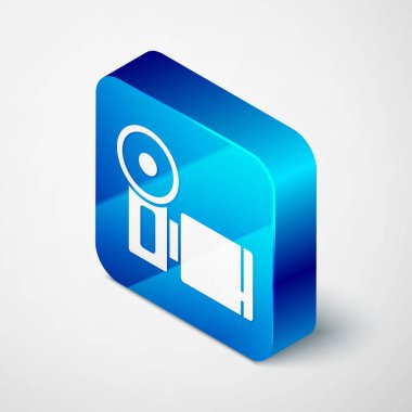 Gri arkaplanda Isometric Cinema kamera simgesi izole edildi. Video kamera. Film tabelası. Film projektörü. Mavi kare düğme. Vektör.