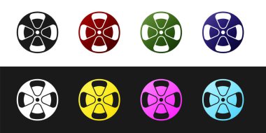 Film makarası simgesini siyah beyaz arkaplanda izole et. Vektör.