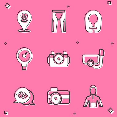 Deniz tarağı deniz kabuğu, dalış kıyafeti, can yeleği, gösterge ölçeği, fotoğraf makinesi dalgıcı, şnorkelli dalış maskesi, yüzen yüzgeçler ve ikon. Vektör