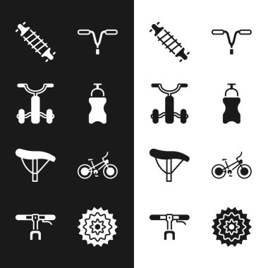 Spor şişesini suyla, bisikleti çocuklar için süspansiyonla, gidonu, koltuğu, kaseti ve ikonu hazırla. Vektör