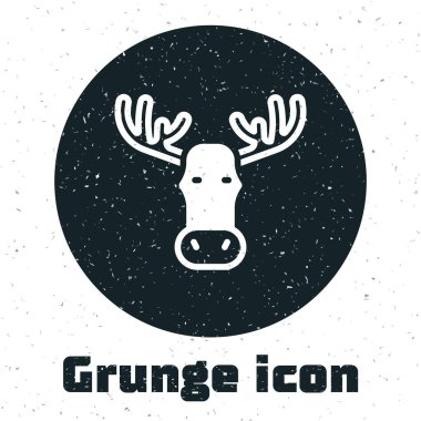 Beyaz arka planda izole edilmiş boynuz ikonu olan Grunge Moose kafası. Tek renkli klasik çizim. Vektör.