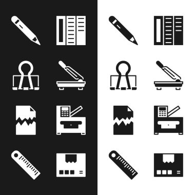 Kağıt kesiciyi, atacı, silgiyle kalem, broşür, yırtık belge, fotokopi makinesi, karton kutu ve cetvel simgesini ayarla. Vektör