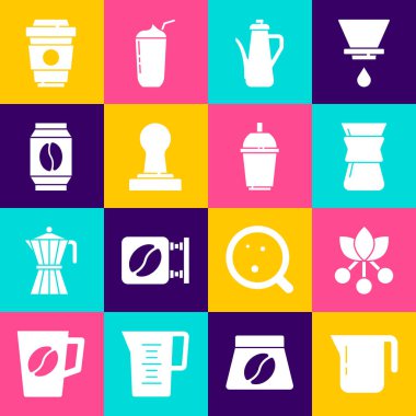 Kahve demliği, fasulye, dal kahve makinesini, çaydanlığı, kurcalayıcıyı, kahve çekirdeklerini hazırla. Vektör