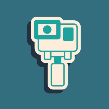 Yeşil Eylem ekstrem kamera simgesi yeşil arkaplanda izole edildi. Ekstrem sporları çekmek için video kamera ekipmanı. Uzun gölge tarzı. Vektör