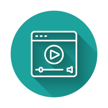 Beyaz çizgi Online video oynatma simgesi uzun gölge arkaplanı ile izole edildi. Oyun işaretli film şeridi. Yeşil daire düğmesi. Vektör