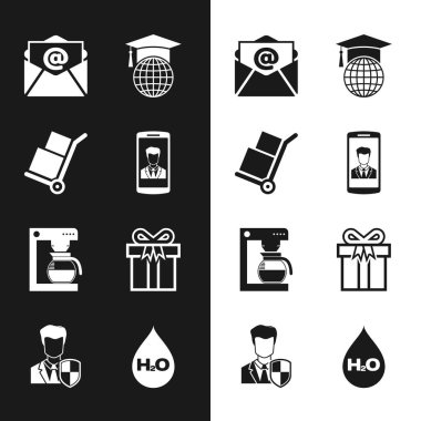 Temaslı akıllı telefonu, el arabası ve kutuları, e-posta, mezuniyet şapkası küresi, kahve makinesi kazanı ve hediye ikonu ile ayarla. Vektör