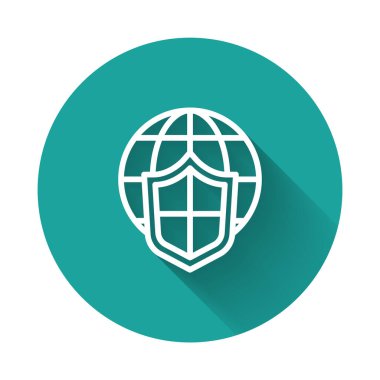 Dünya küresi ikonuna sahip beyaz çizgi kalkanı uzun gölgeli. Sigorta konsepti. Güvenlik, güvenlik, koruma, gizlilik kavramı. Yeşil daire düğmesi. Vektör..