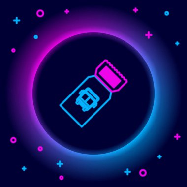 Parlayan neon hattı otobüs bileti simgesi siyah arka planda izole edildi. Toplu taşıma bileti. Renkli taslak konsepti. Vektör.