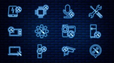 Hat Konum Hizmet Buzdolabı Mikrofon Anahtarı ve dişli mikrodalga fırın güç bankası kamera ve işlemci simgesi tornavidayı ayarlayın. Vektör.