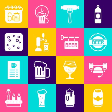 Bira kaskı ve çatal bardak köpüklü bira bardağı Aziz Patrick takvimi ve sokak tabelası ikonu. Vektör.