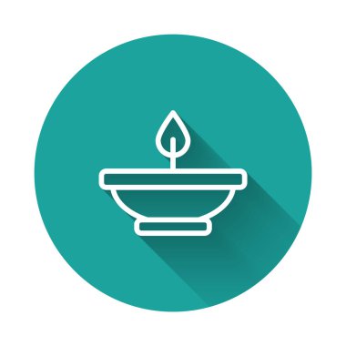 Beyaz çizgi Aroma lamba ikonu uzun gölgeli izole edilmiş. Yeşil daire düğmesi. Vektör.