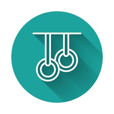 Beyaz çizgi jimnastik halkaları ikonu uzun gölge arkaplanı ile izole edilmiş. Yüzüklü ip asılı oyun alanı ekipmanları. Yeşil daire düğmesi. Vektör.