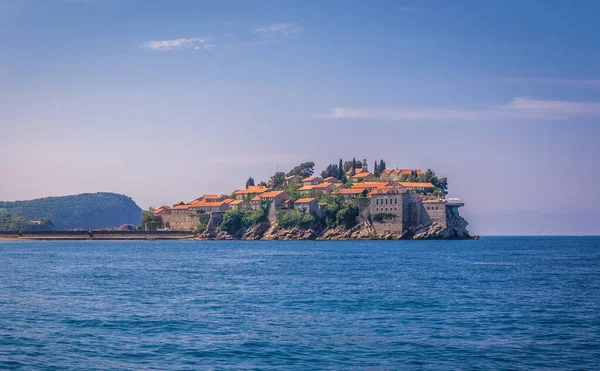 Edifícios Ilha Sveti Stefan Costa Adriático Montenegro — Fotografia de Stock