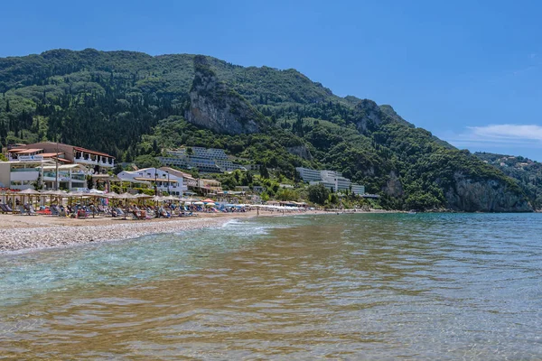 ギリシャのアヒオス ゴルディオス 2021年6月17日 コルフ島のイオニア海沿岸のアヒオス ゴルディオス村のビーチ — ストック写真