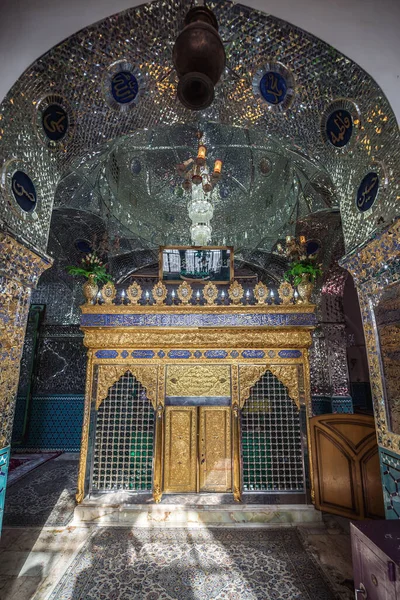 2016年10月17日イラン カシャン旧市街に墓があるシーア派モスクの内部 — ストック写真