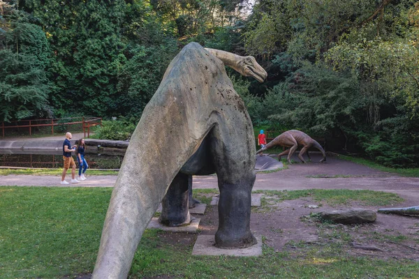 Chorzów Polska Sierpnia 2022 Rzeźba Sauropoda Dolinie Dinozaurów Śląskiego Zoo — Zdjęcie stockowe