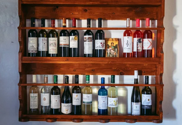 Sotira Chipre Septiembre 2022 Botellas Vino Estante Taberna Ploumin Ciudad — Foto de Stock