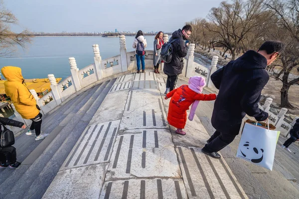 Pekin Çin Şubat 2019 Turistler Pekin Deki Yeşim Kemer Köprüsü — Stok fotoğraf