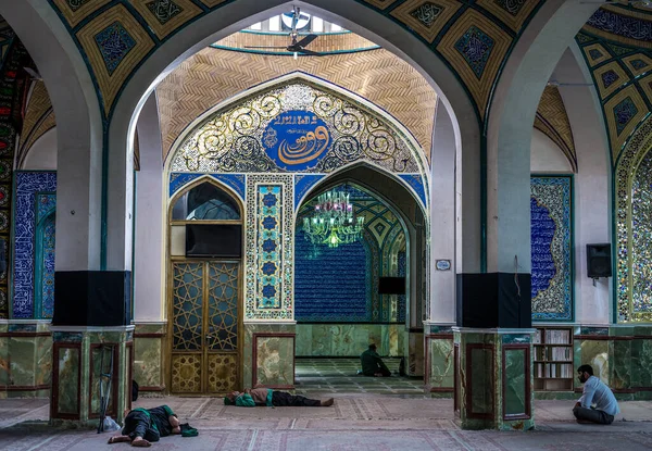 Аран Бидгол Иран Октября 2016 Года Люди Покоятся Святилище Имамзаде — стоковое фото