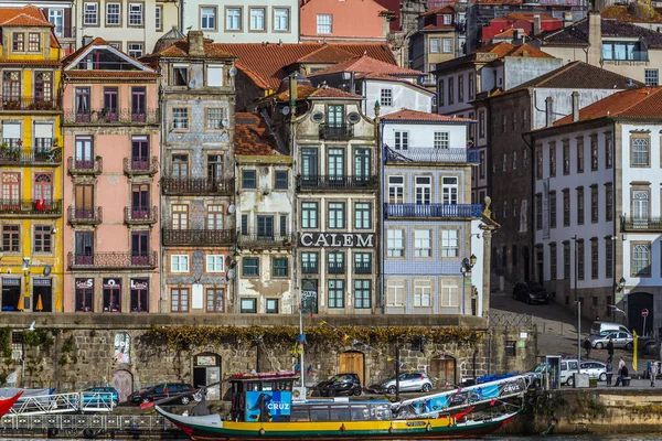 Porto Portugal Dezembro 2016 Casas Arrendamento Sobre Rio Douro Cidade — Fotografia de Stock