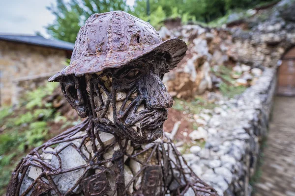 Цкалтубо Грузия Апреля 2015 Года Статуя Перед Выходом Пещеры Прометея — стоковое фото