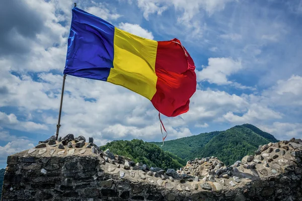 stock image Romanian flag in ruined Poenari Castle on Mount Cetatea in Romania