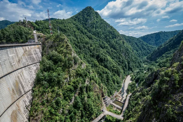 Landschap Vanaf Vidraru Dam Aan Rivier Arges Roemenië — Stockfoto