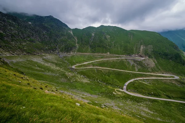 罗马尼亚喀尔巴阡山脉横贯大西洋公路的空中景观 — 图库照片