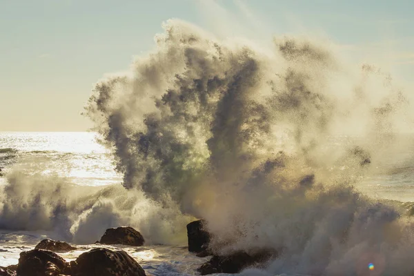 Ola Estrellándose Las Rocas Costa Del Océano Atlántico Zona Nevogilde —  Fotos de Stock