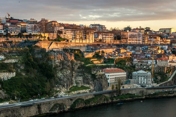 Widok Budynek Nad Brzegiem Rzeki Douro Porto Portugalia — Zdjęcie stockowe