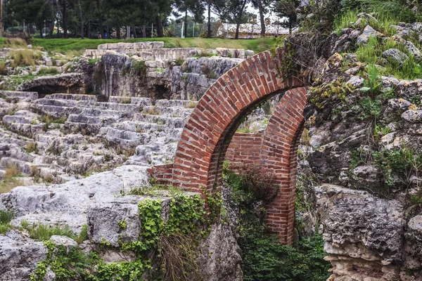 Arcos Ruinas Del Anfiteatro Romano Parque Arqueológico Neapolis Siracusa Isla —  Fotos de Stock