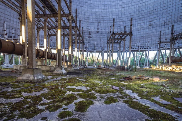 Dentro Torre Resfriamento Usina Nuclear Zona Exclusão Chernobil Ucrânia — Fotografia de Stock