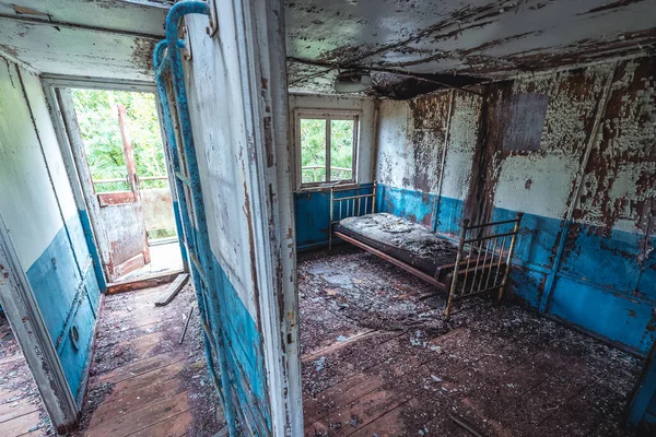 Dentro Barco Afundando Backwater Yanov Cidade Abandonada Pripyat Zona Exclusão — Fotografia de Stock