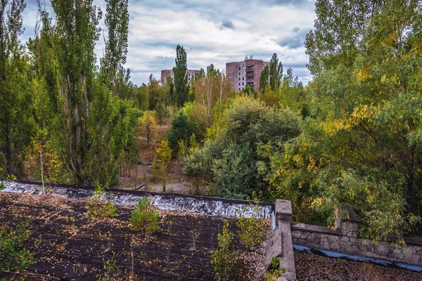 Pripyatの建物は ウクライナのチェルノブイリ除外ゾーンの都市を放棄 — ストック写真