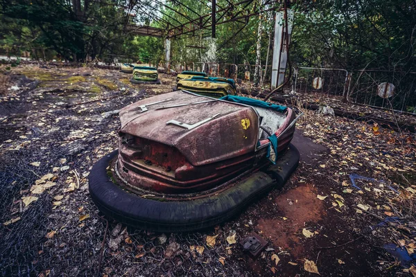 Carro Pára Choques Vermelho Pripyat Cidade Abandonada Zona Exclusão Chernobyl — Fotografia de Stock