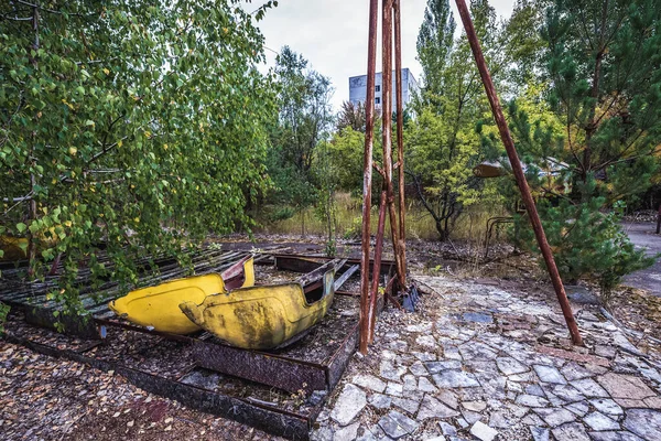 Kaputte Schaukel Der Verlassenen Stadt Pripjat Der Tschernobyl Sperrzone Ukraine — Stockfoto