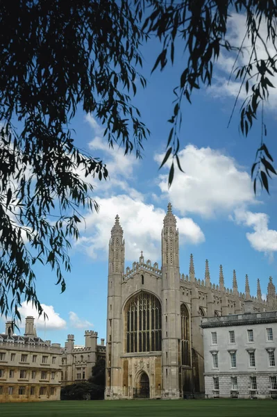 英国剑桥大学成员学院国王学院礼拜堂 从The Backs的观点看 — 图库照片
