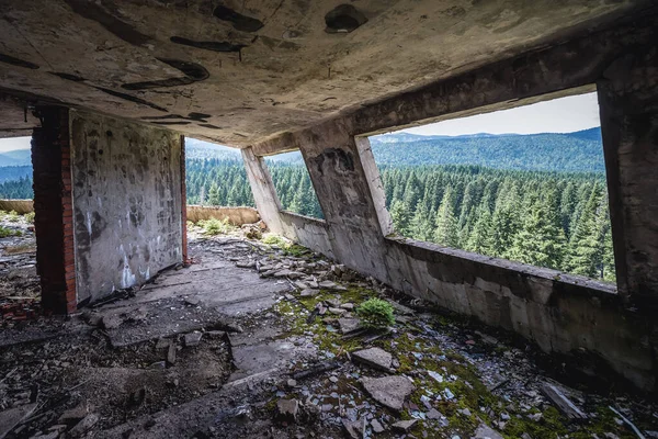 ボスニア イグマン オリンピック ジャンプ周辺のボスニア戦争で破壊されたホテルの内装 — ストック写真