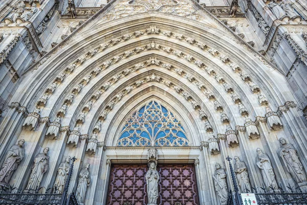 Portal Catedral Santa Cruz Santa Eulália Bairro Gótico Barcelona Espanha — Fotografia de Stock