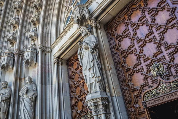 Detalhes Entrada Catedral Santa Cruz Santa Eulália Bairro Gótico Barcelona — Fotografia de Stock