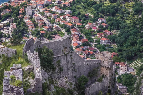 黑山科托尔镇历史地段圣约翰要塞周围古城的遗迹 — 图库照片