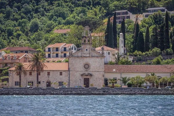 Kirche Prcanj Bucht Von Kotor Der Adria Montenegro lizenzfreie Stockbilder