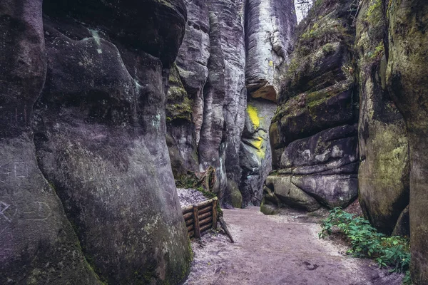 チェコ共和国のアドルスパッチテプリスロック国立公園の観光コース — ストック写真