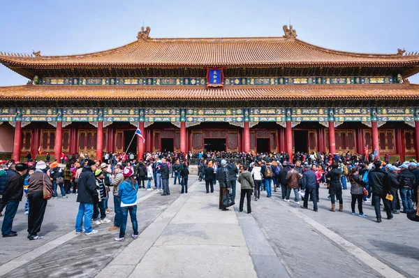 Peking Čína Března 2013 Lidé Před Sálem Nejvyšší Harmonie Taihedian — Stock fotografie