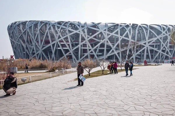 北京2013年4月2日 北京で2008年夏季オリンピックのために建設された緑の国立競技場外観 — ストック写真