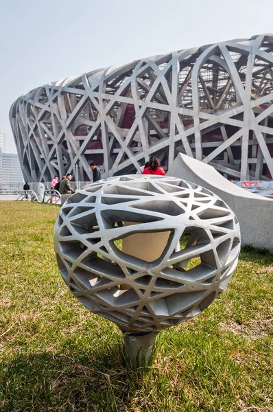 中国北京 2013年4月2日 为2008年北京夏季奥运会在奥林匹克公园国家体育场前进行装修 — 图库照片