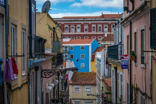 Lisbonne Portugal Novembre 2018 Rue Étroite Dans Quartier Arroios Lisbonne — Photo